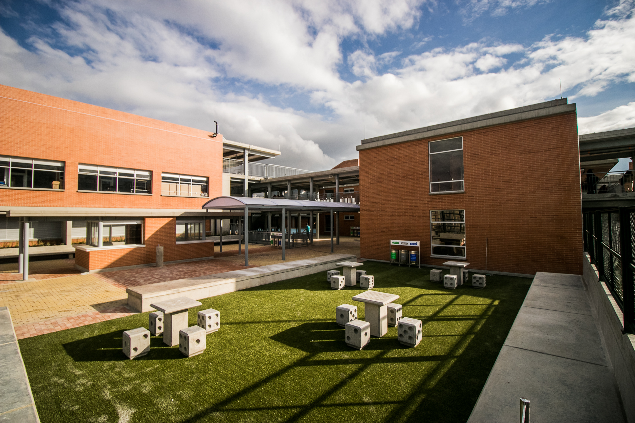 COLEGIO DISTRITAL QUIROGA ALIZANZA SEDE "A" 